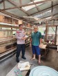Perkuat Ketahanan Pangan, Bhabinkamtibmas Bukit Timah Pantau Kondisi Ternak Ayam di BTN Taman Mitra