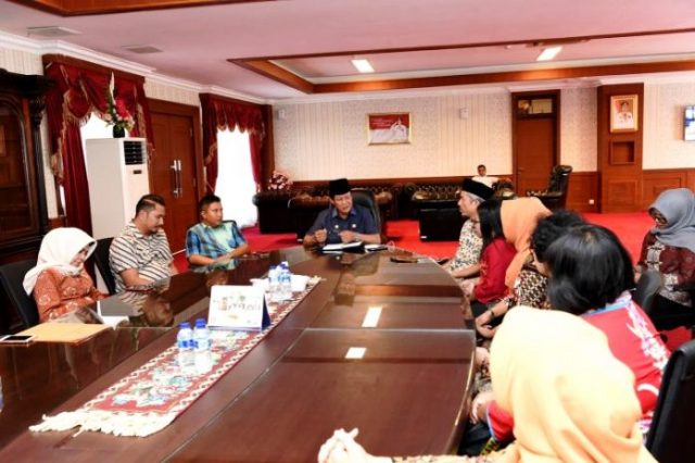 Keluhan Guru Honor SMU, Ketua Komisi IV dan Wagub Bentuk Tim Kecil