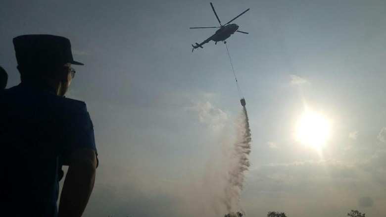 Karhutla di Riau Meluas, Lanud Palembang Kirim 2 Heli Water Bombing