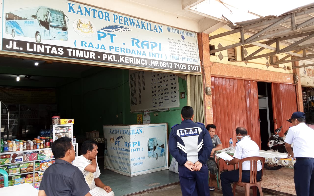 Loket Bus di Pangkalan Kerinci Patuhi Himbauan Untuk Sediakan Tempat Cuci Tangan