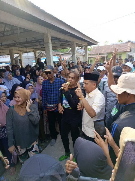 Angkat Program Peningkatan Infrastruktur dan Kesejahteraan, Warga Sekara Membludak di Kampanye Fermadani