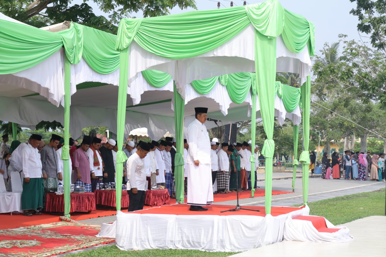 Bupati Alfedri Pimpin Apel Peringatan Hari Santri Nasional di Siak