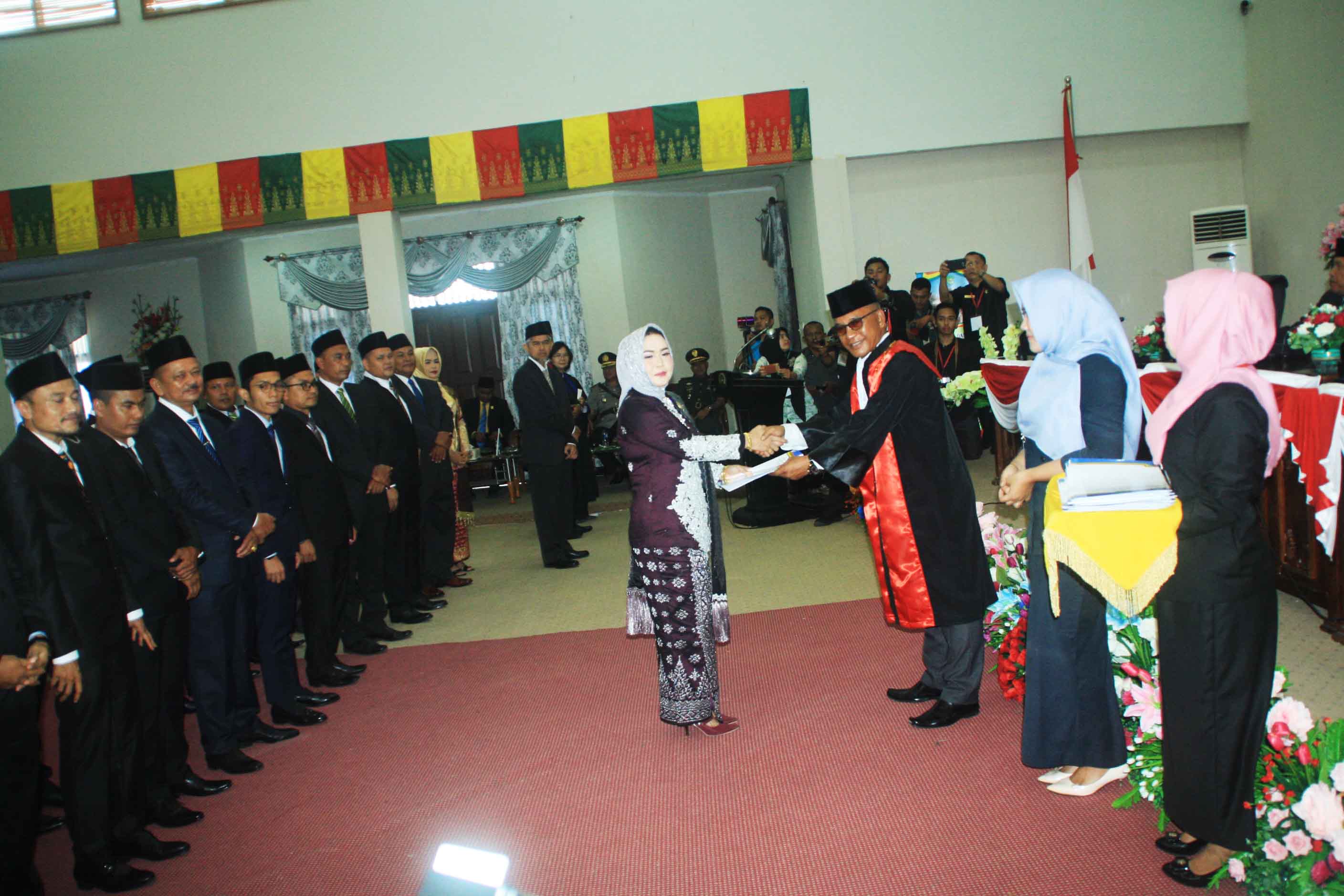 Dari 45 Anggota DPRD Rohul, Hanya Dua Srikandi yang Dilantik