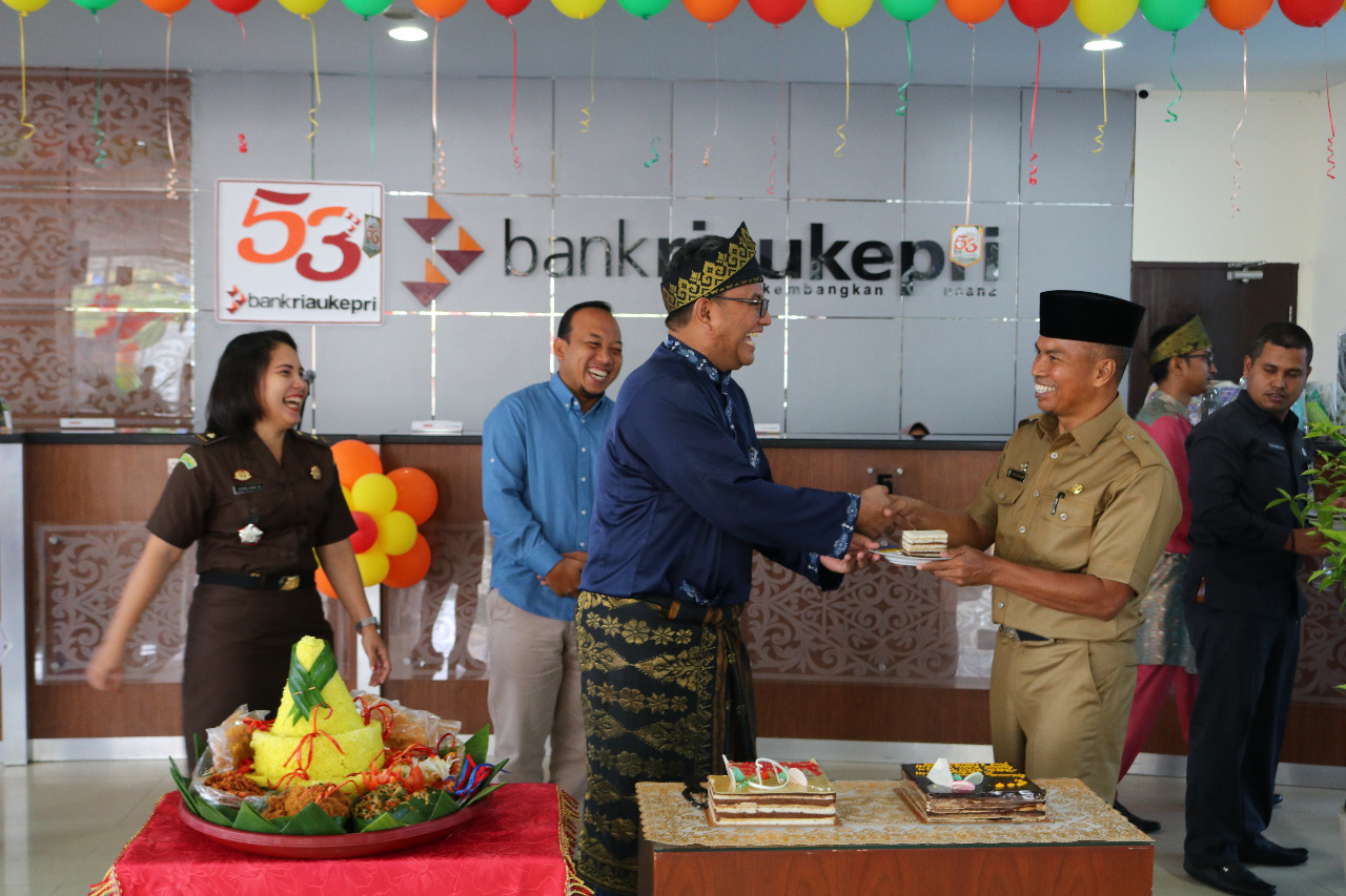 Pemkab Siak Dukung Bank Riau-Kepri Menjadi Perbankan Syariah