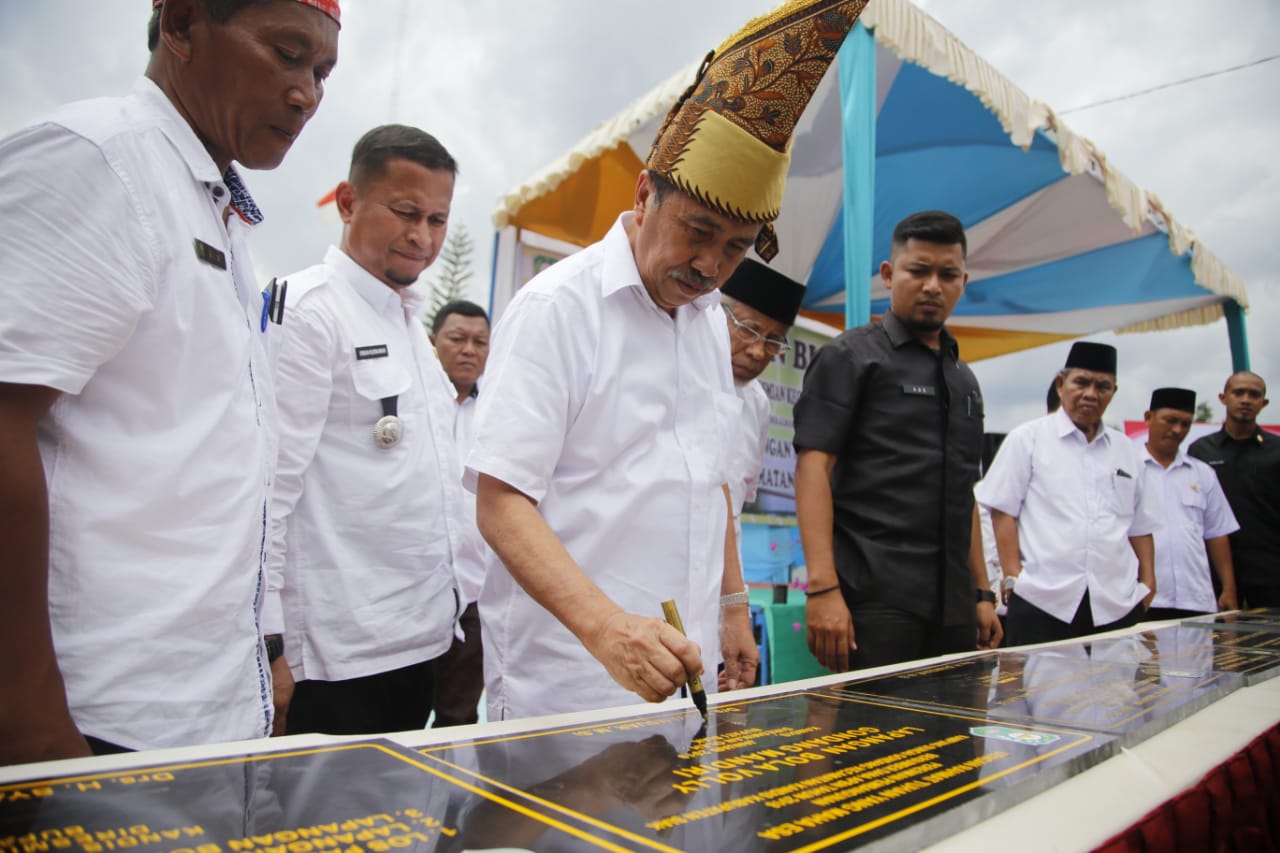 Syamsuar Resmikan Sejumlah Infrastruktur