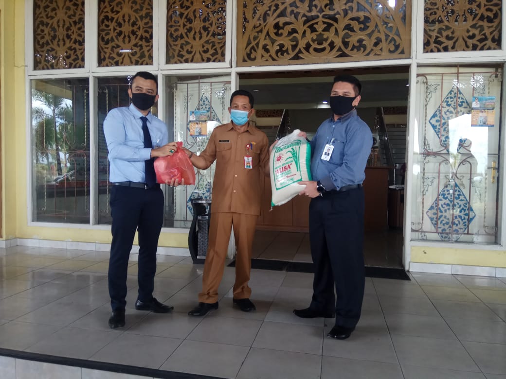 Dinsos Terima Bantuan Dari PT BRK Untuk Disalurkan Kepada Warga Terdampak Covid19