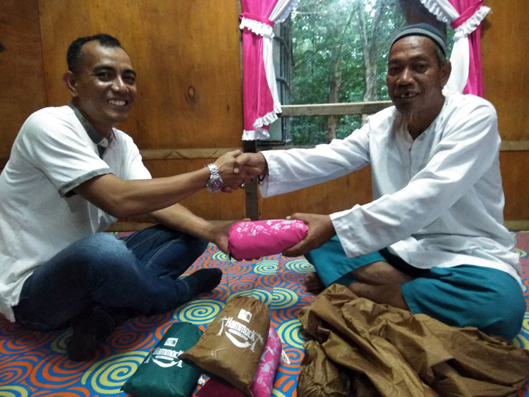 Bandar Bakau Dapat Tempat Tidur Gantung dari Ketua PDI Perjuangan Kota Dumai