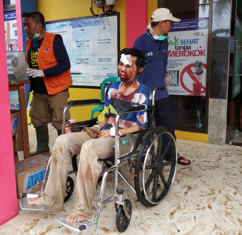 Relawan ACT, Bantu Mencari Korban Tsunami Selat Sunda