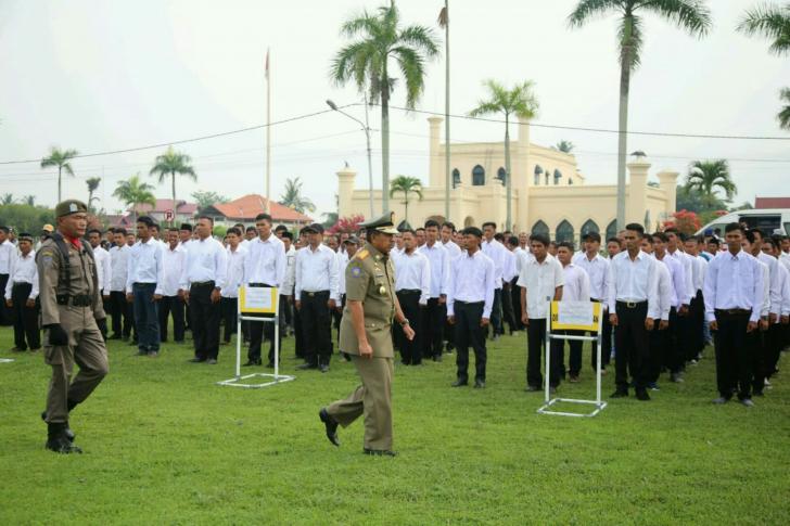 Alfedri Lantik Satlinmas untuk Pengamanan Pemilu 2019
