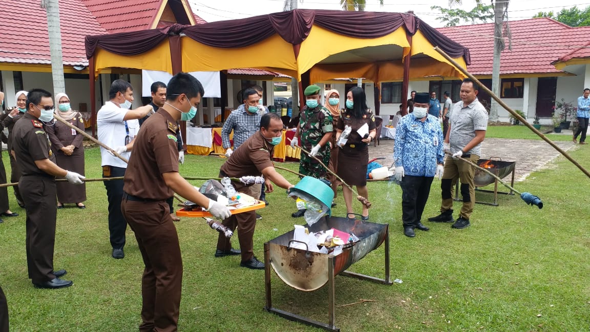 BB Hasil Putusan PN dimusnahkan Kejari Pelalawan