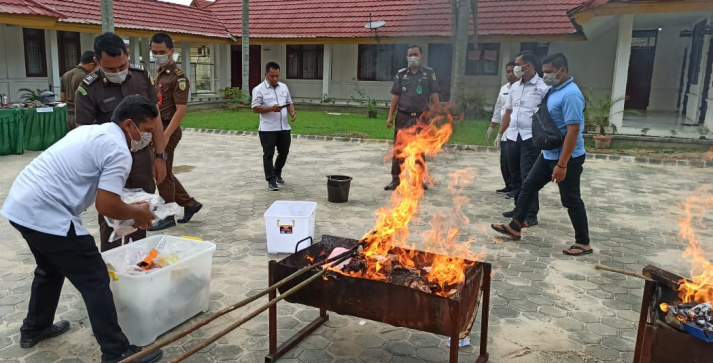 Kejari Pelalawan Musnahkan BB Sabu Seberat 135,37 Gram