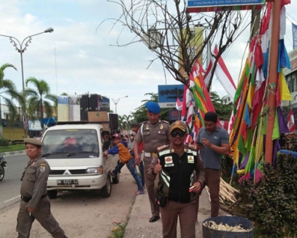 Masih Bandel, PKL di Jalintim Pangkalan Kerinci Ditertibkan Satpol PP