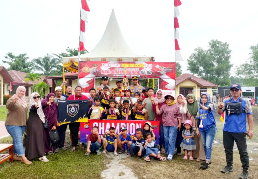 Kado HUT ke-24, Persekat Dumai Juara Turnamen Minisoccer Polsek Sungai Sembilan