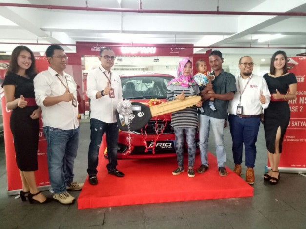 Penjual Sate di Pangkalan Kerinci Dapat Mobil dari Telkomsel