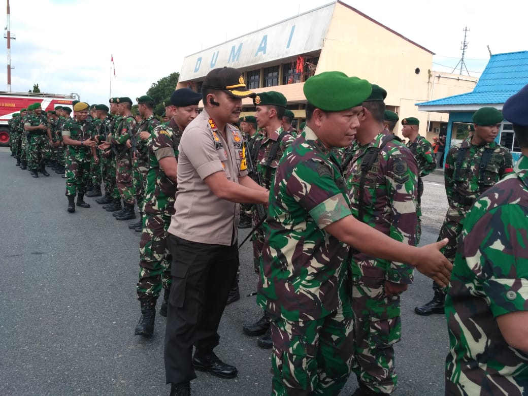 Kodim 0320/Dumai Laksanakan Upacara Pelepasan Satgas Karhutla Yonarmed 10/Kostrad