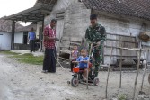 Sahabat Anak: Kehadiran Satgas TMMD 129 Bojonegoro Bawa Keceriaan bagi Bocah Kesongo