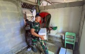Semangat Gotong Royong Ngebut! Satgas TMMD 129 Bojonegoro Garap Rumah Koko Margono