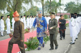 Menteri AHY Kenakan Pakaian Adat Melayu Riau