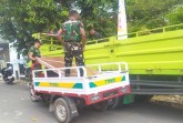 Menembus Gang Sempit: Ketika 'Motor Roda Tiga' Satgas TMMD 129 Bojonegoro Bawa Harapan Rumah Layak Huni Warga Kesongo