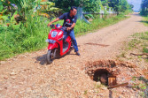 Aramco Amblas, Kadis PUPR Kabupaten Rokan Hulu Riau Respon Cepat Keluhan Warga