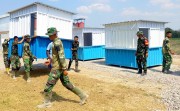 Panas Terik Tak Masalah! Satgas TMMD 129 Bojonegoro Gotong 'Lapak Masa Depan' Demi UMKM Kesongo