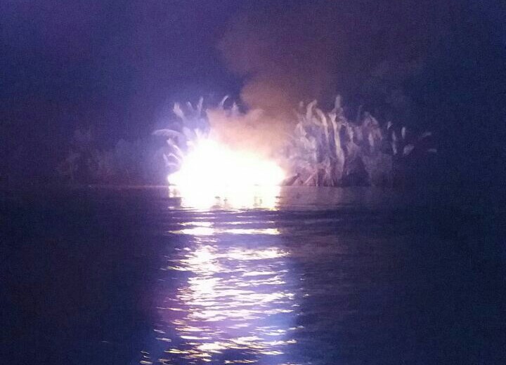 Kapal Bermuatan Sembako dan Gas Elpiji Terbakar di Perairan Sungai Indragiri