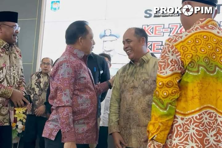 Jelang Puncak HUT Satpol PP Di Sumbar, Pj Bupati Herman Ikuti Tradisi Makan Bajamba Bersama Mendagri