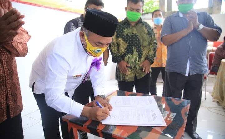 Andi Suhaimi Menandatangani Nota Kesepakatan Program Keumatan Kristen Protestan dan Kristen Katolik