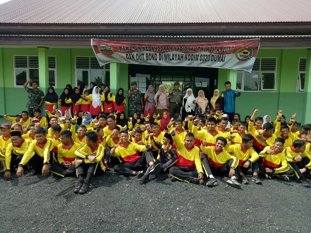 Pelajar SMKN 6 Dumai Ikuti Wasbang dan Outbond Bersama Kodim 0320/Dumai