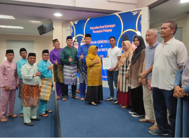 796 Pedagang Terima SK Penempatan di Pasar Baru Tanjungpinang