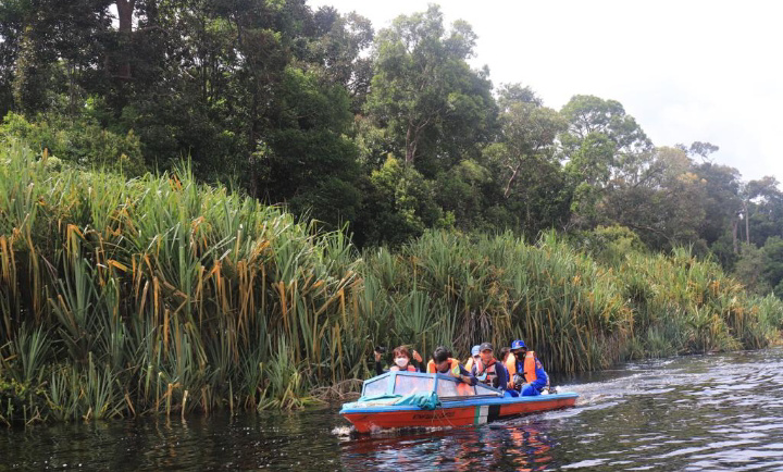 Ikhtiar Memperpanjang Usia Daya Tarik Khas Taman Nasional Zamrud