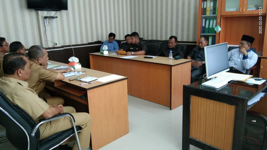 Komisi A DPRD Rohil Gelar Hearing Bersama Dinas Disdukcapil Bahas Penyediaan Blangko E-KTP dan KIA