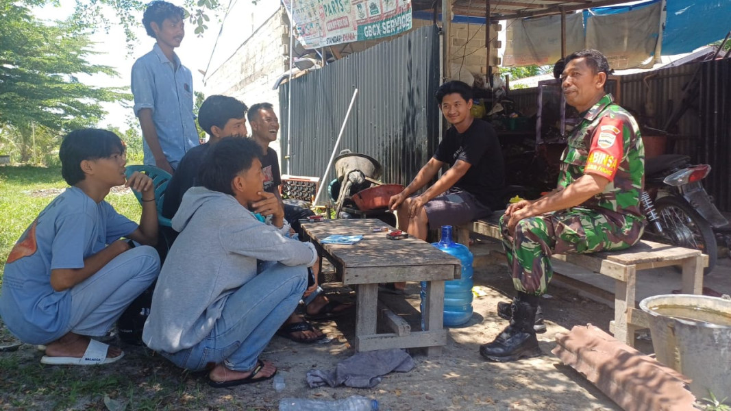 Tingkatkan Kamtibmas, Babinsa Gurun Panjang Ajak Pemuda Jaga Ketertiban Menjelang Pilkada Serentak
