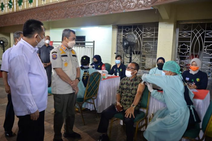Gubernur Riau Tinjau Pelaksanaan Vaksinasi COVID-19