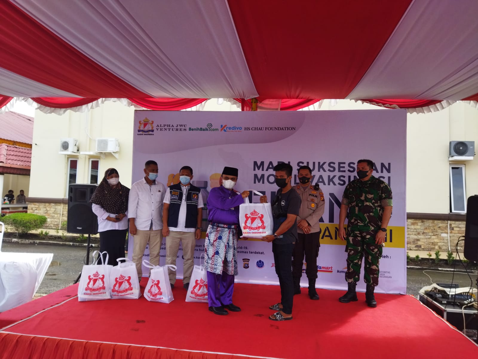 Kadin Indonesia Salurkan CSR untuk Percepatan Capaian Vaksinasi