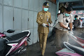 Cegah Penyebaran Covid-19, Walikota Tanjungpinang Lakukan Penyemprotan Disinfektan di Area Keramaian