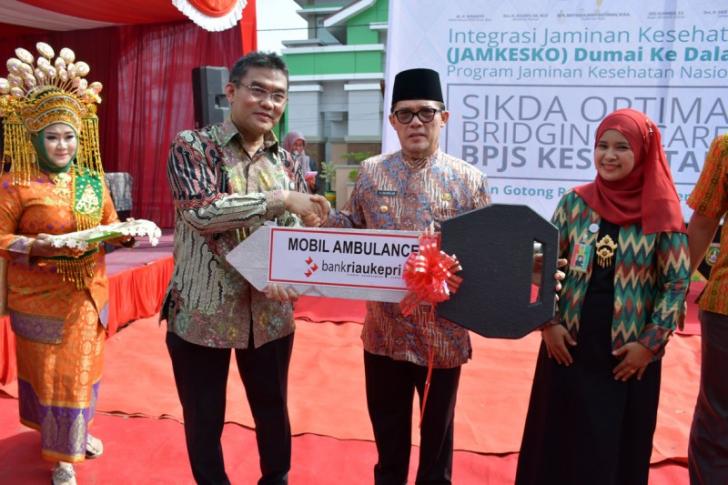 Bank Riau Kepri Berikan Bantuan Mobil Ambulance ke Pemko Dumai