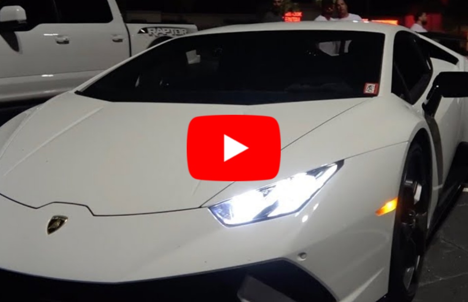 Lamborghini Malah Melayang Saat Adu Kencang dengan Motor