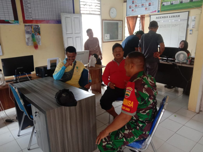 Babinsa Sertu Jainal Arifin Gelar Komsos, Tekankan Pentingnya Kolaborasi Keamanan Masyarakat