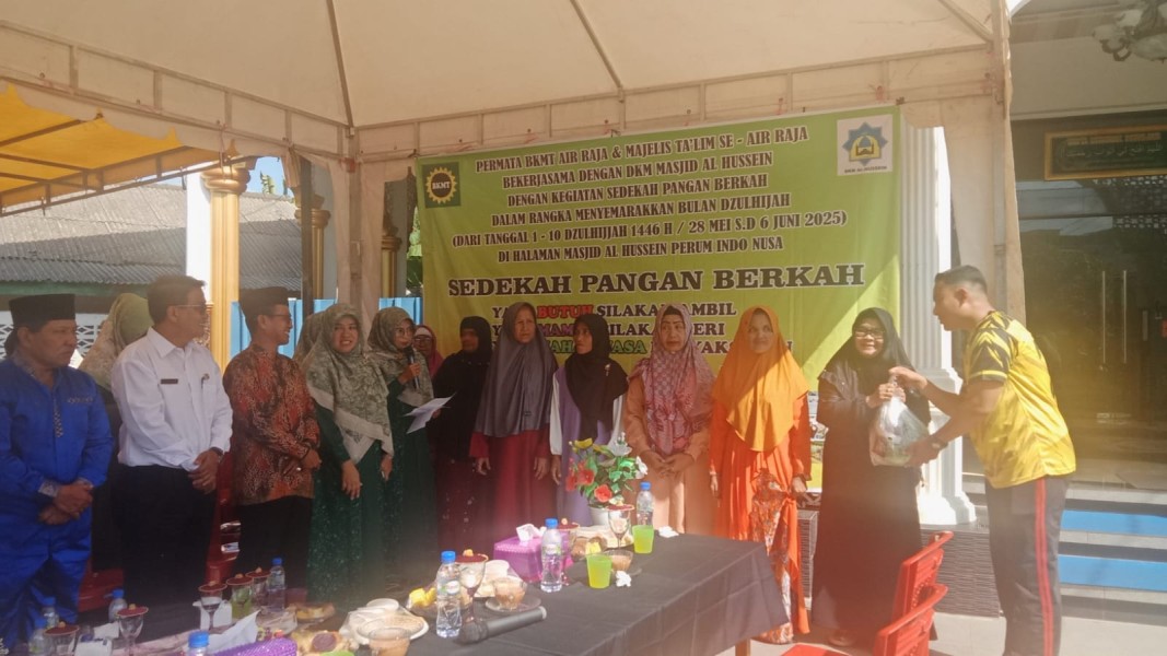 BKMT Pertama dan Majelis Taklim se-Kelurahan Air Raja Melaksanakan Sedekah Pangan Berkah