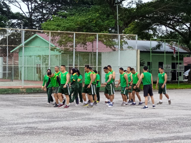 Menjaga Tubuh Tetap Sehat, Personil Kodim 0320/Dumai Ikuti Senam Aerobik