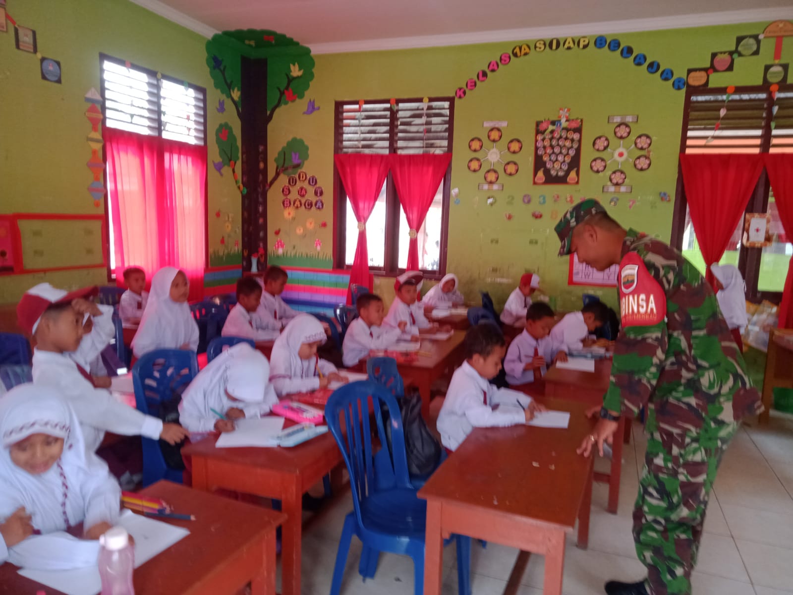 Serda K.Sinaga Tanamkan Nilai-nilai Pancasila Kepada Pelajar