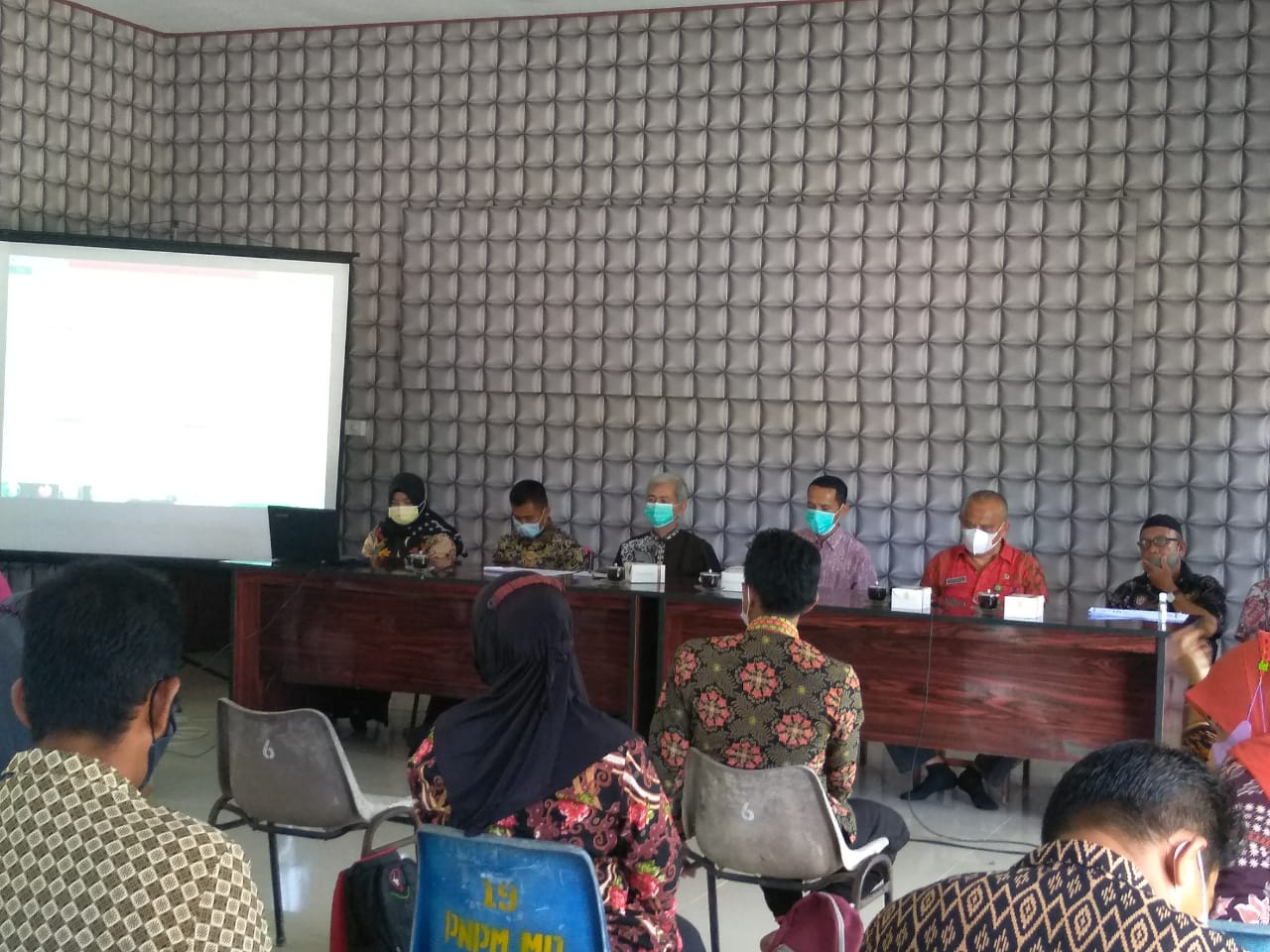 Enam Kepala Desa Yang Terpilih Penuhi Undangan Kecamatan di Gedung Bistari
