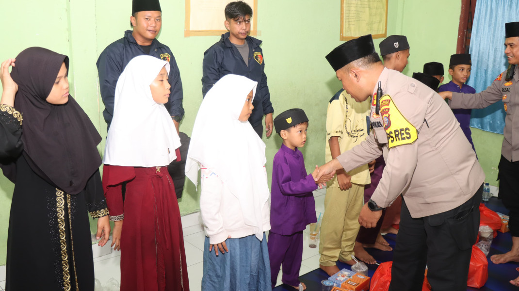 Kapolres Kep Meranti Berbuka Bersama & Berikan Santunan Anak Yatim Di Yayasan Al hidayah