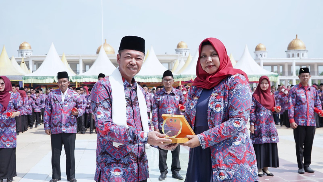 Bupati Rohil Afrizal Sintong Pimpin Apel Akbar Perangkat Desa se- Rohil