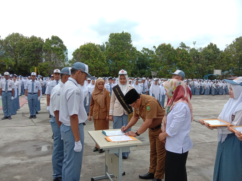 Pengurus OSIS dan MPK SMAN 1 Siak Periode 2024-2025 Resmi Dilantik