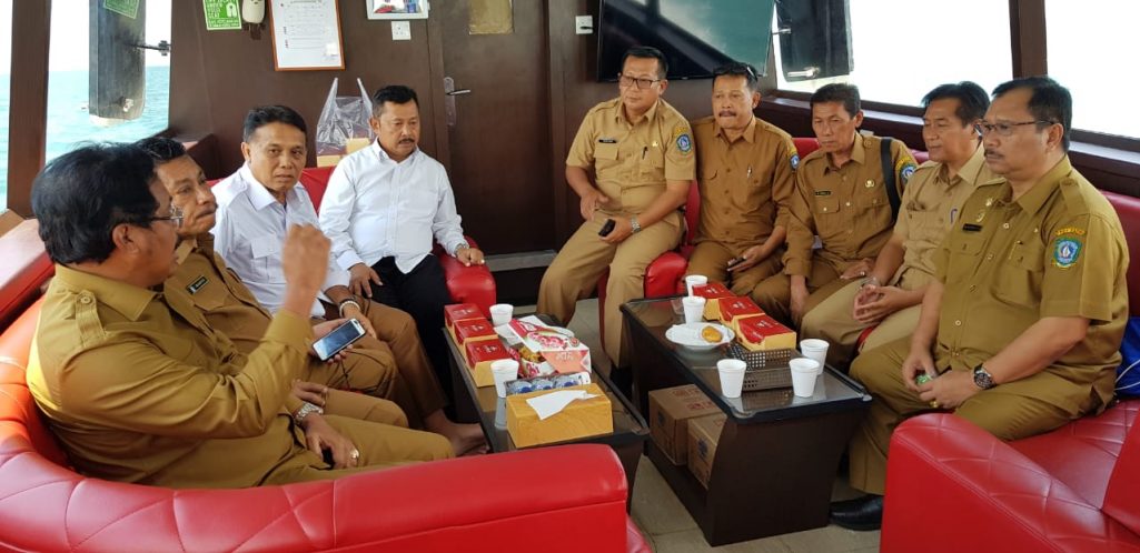Gubernur Nurdin Lakukan Rapat di Atas Kapal