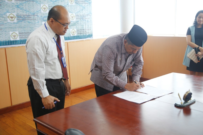 Plt Bupati Siak Sampaikan Berkas LKPD Tahun 2017