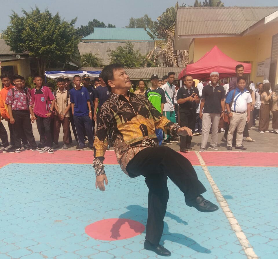 Raja Eriza Buka Turnamen Takraw Pelajar se Provinsi Kepri