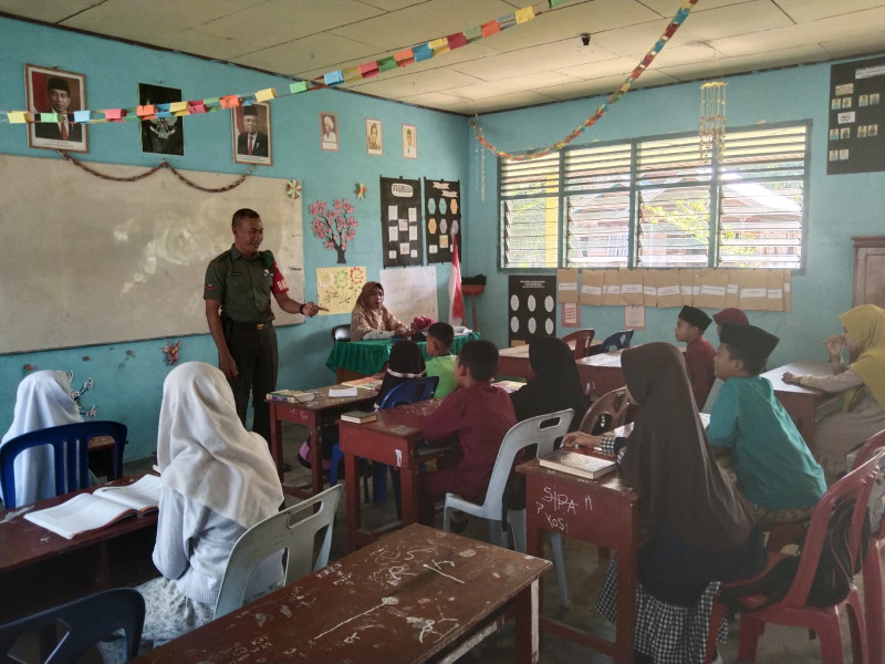 Kopda Ricko Berikan Penyuluhan Terkait Nilai-nilai Pancasila Kepada Pelajar